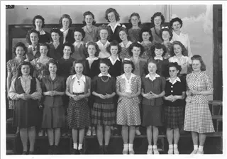 small_dchs girls chorus 1943-44.webp